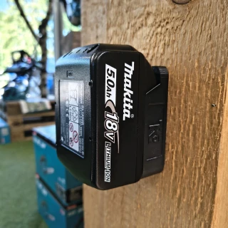 Porte batterie Makita 18V LXT - Support mural batterie Makita 18V